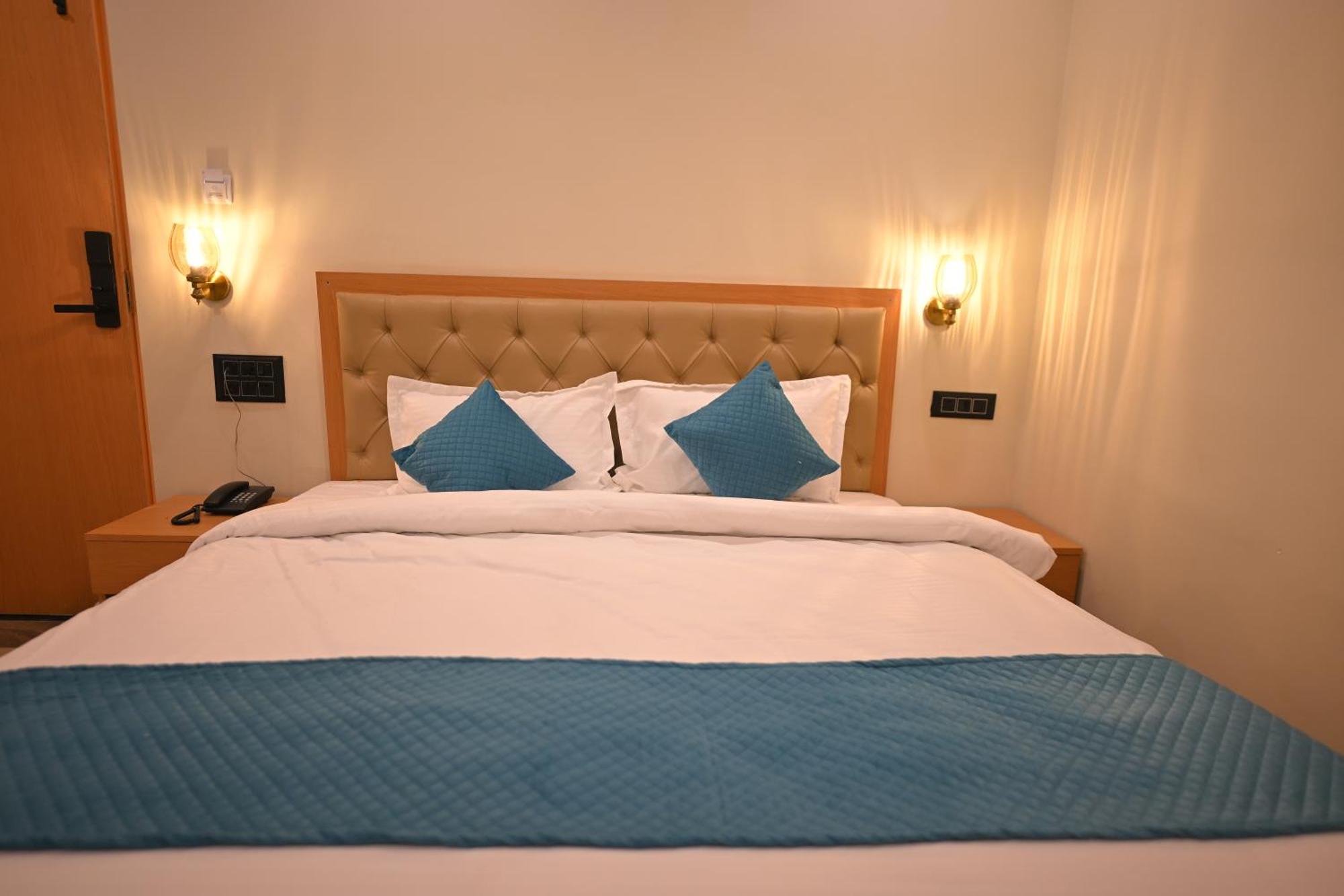 Sunrise Vista Inn Prayagraj Ngoại thất bức ảnh